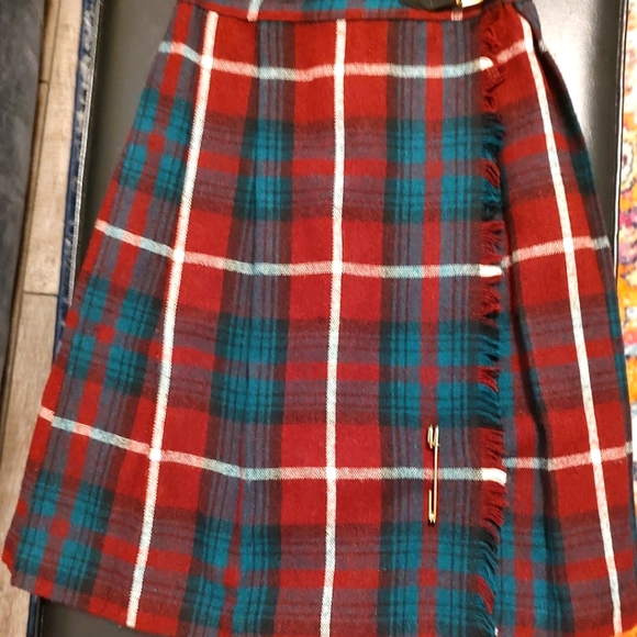 Vintage Red Plaid Scottish Skirt with Pin - Picture 4 of 7